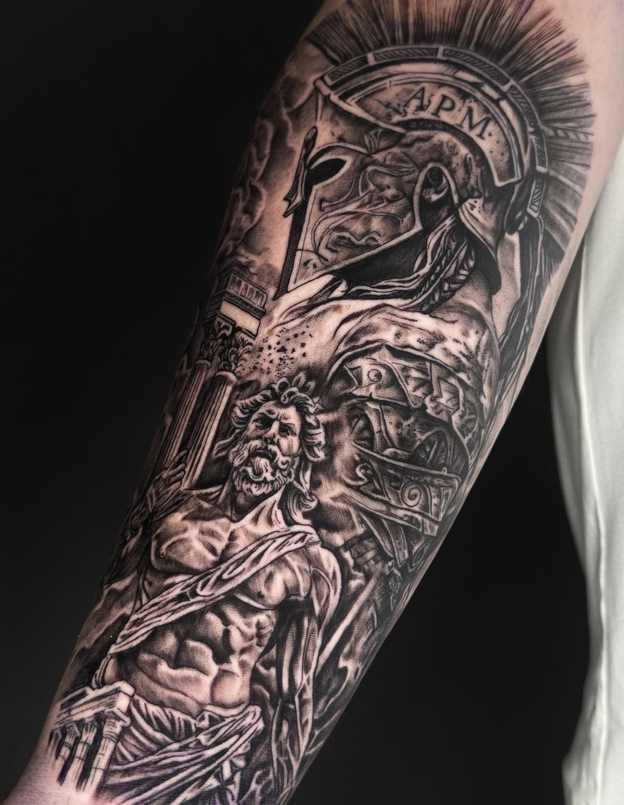 Tatuaje realista de guerrero clásico